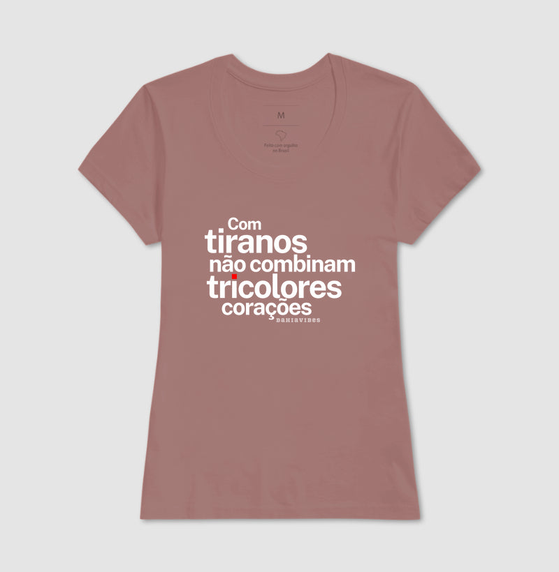 Camiseta Com Tiranos Não Combinam (Várias Cores)