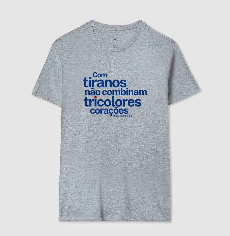 Camiseta Com Tiranos Não Combinam (Branca / Cinza)