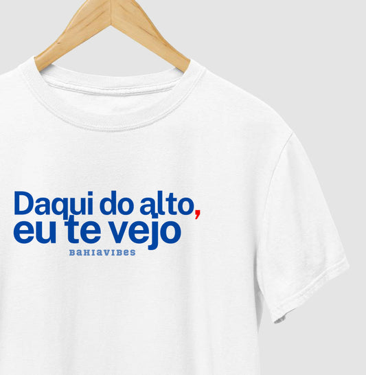 Camiseta Daqui do Alto Eu Te Vejo (Branca / Cinza)