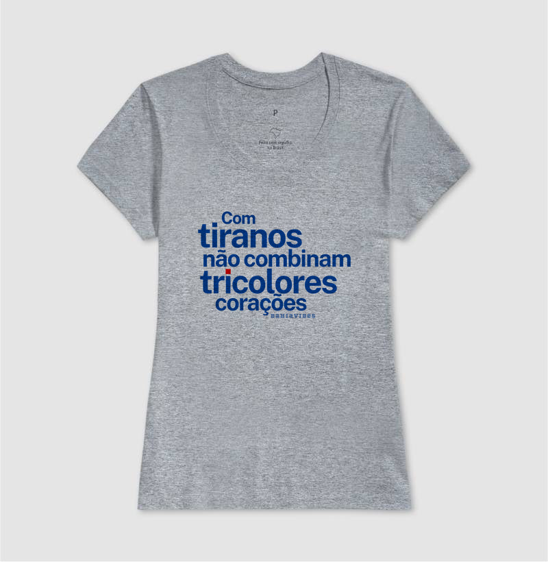 Camiseta Com Tiranos Não Combinam (Branca / Cinza)