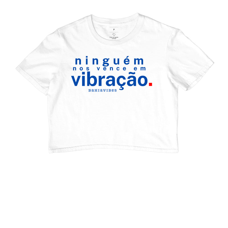 Camiseta Ninguém Nos Vence em Vibração (Branca / Cinza)